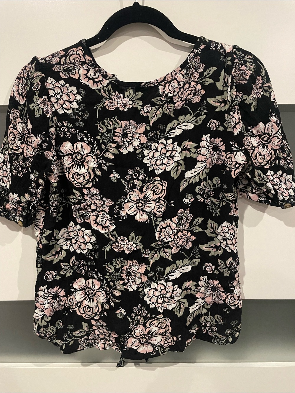 Angels Floral Blouse in Black & Pink Size Medium